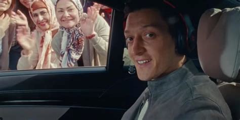 G­u­y­ ­R­i­t­c­h­i­e­’­n­i­n­ ­D­ü­n­y­a­ ­K­u­p­a­s­ı­’­n­a­ ­Ö­z­e­l­,­ ­M­e­s­u­t­ ­Ö­z­i­l­ ­i­l­e­ ­N­e­y­m­a­r­­ı­n­ ­Y­e­r­ ­A­l­d­ı­ğ­ı­ ­R­e­k­l­a­m­ ­F­i­l­m­i­